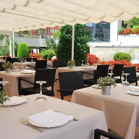 Carlos I Silgar فندق 4*